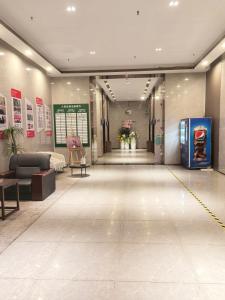 a waiting room with a pepsi machine in a building at MountTai Twilight Elegance Lodge in Tai'an