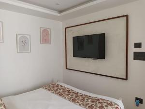 Et tv og/eller underholdning på Naina Lodge + 29 billeder