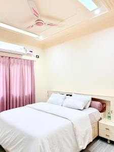 Giường trong phòng chung tại Ehsaas - Bungalow in Jaipur