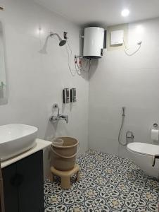 Et badeværelse på Naina Lodge