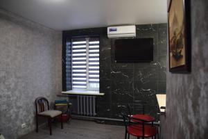 Et tv og/eller underholdning på Квартира - студія