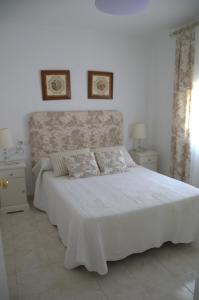 Giường trong phòng chung tại Casa playa primera linea Matalascañas