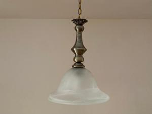 von der Decke hängendes Licht in der Unterkunft Villa Éden in Dakar