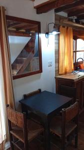 a table and chairs in a kitchen with a mirror at La tinyhouse del bosque in Mar Azul