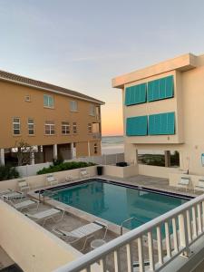 Swimmingpoolen hos eller tæt på Coquina Beach Club 109