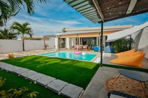 Swimmingpoolen hos eller tæt på Summer of hope villa