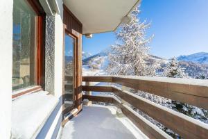 En generel udsigt til bjerge eller udsigt til bjerge taget fra lejligheden