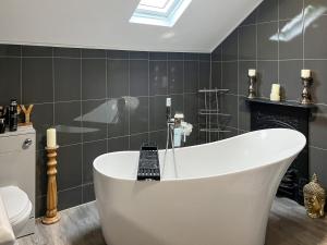 Et badeværelse på The Quay & Coast Escape