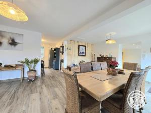 Posezení v ubytování Charmant Gîte Périgord Noir avec WiFi et Parking - FR-1-616-539