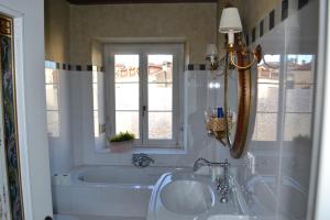 Ảnh trong thư viện ảnh của La Dimora della Luna Appartamento Giallo ở Trieste +6 ảnh