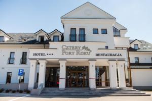 Exteriér alebo vchod do ubytovania Hotel Cztery Pory Roku