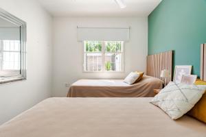 En eller flere senge i et værelse på Familia y Amigos con Pileta, Asador y Cochera + 20 billeder