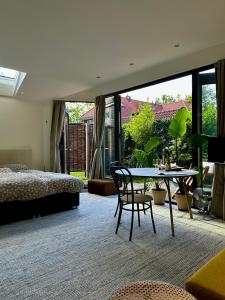 En eller flere senge i et værelse på Garden Guest house & Sauna