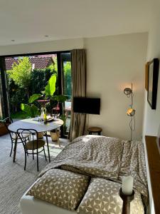 En eller flere senge i et værelse på Garden Guest house & Sauna