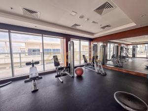 Γυμναστήριο ή/και όργανα γυμναστικής στο ZAPBED HOUSE -1 BR In Pacific Tower Al Marjan Island With Beach Access Ras Al Khaimah