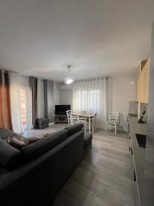 Et opholdsområde på Azure Coast Apartament