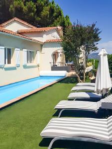 Swimmingpoolen hos eller tæt på Hôtel Villa Maya - Golfe de Saint-Tropez