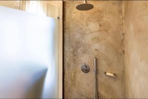 Et badeværelse på The Schoolhouse at Meulplaas + 37 billeder