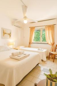 a bedroom with two beds and a window at Hotel Centro SJ in Villa Carlos Paz
