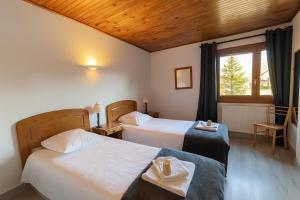 Ένα ή περισσότερα κρεβάτια σε δωμάτιο στο Logis Hôtels La Crémaillère