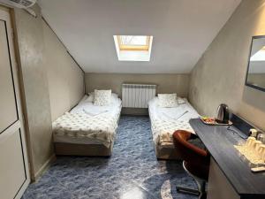 Postel nebo postele na pokoji v ubytování Хотел Роджърс