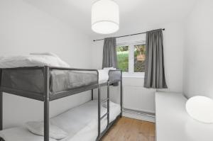 Ένα ή περισσότερα κρεβάτια σε δωμάτιο στο 2 bed flat in Purley, comfy, home away from home