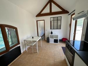 Køkken eller tekøkken på Maisonette proche Paris & Disney