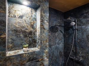 Et badeværelse på Къща за гости - Volpe new guesthouse