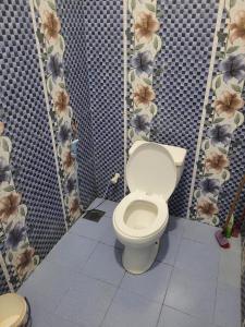 Koupelna v ubytování Gayan Rest