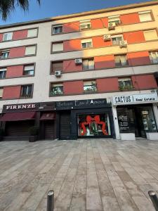 Tòa nhà nơi căn hộ tọa lạc