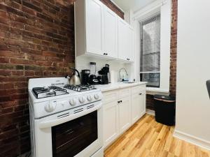 Kuchyň nebo kuchyňský kout v ubytování Manhattan Central at Times Square + 71 fotografií