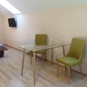 TV a/nebo společenská místnost v ubytování Sky Hotel
