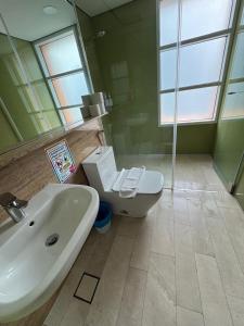 Et badeværelse på Sky suites klcc stay Comfortable + 8 billeder