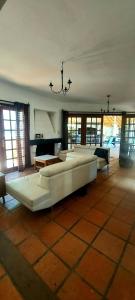 Postel nebo postele na pokoji v ubytování Majestuosa Residencia con piscina Atlantida SUR 7 dorm 4 bath