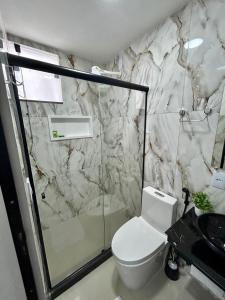 Et badeværelse på Pousada Ilha da Fantasia