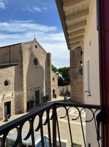 ein Blick vom Balkon eines Gebäudes in der Unterkunft Tarsilla Appartamenti - Centro Storico in Caorle