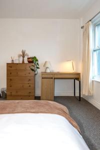 Postel nebo postele na pokoji v ubytování The Enniskillen Hideaway