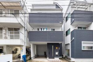 Bygningen som den private indkvartering ligger i + 11 billeder