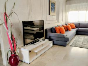 TV a/nebo společenská místnost v ubytování Camera a 2 minuti dal mare e la mosquee Hassan 2