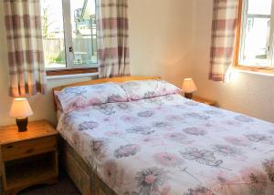 Postel nebo postele na pokoji v ubytování Bure-Way And Rosemere