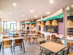 En restaurant eller et andet spisested på greet Hotel Rennes Pace