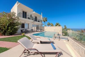 Swimmingpoolen hos eller tæt på Sea View Villas