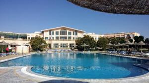 Swimmingpoolen hos eller tæt på Shoni Bay Resort