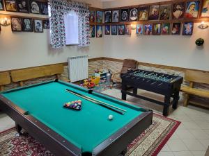 Biliár nebo kulečník v ubytování Willa u Tomali