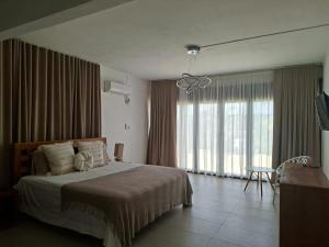 Postel nebo postele na pokoji v ubytování Villa Eva + 58 fotografií