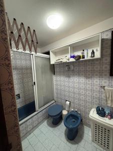 Et badeværelse på VILLA GESELL Sur + 11 billeder