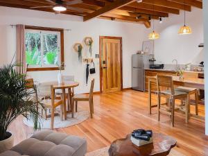 Køkken eller tekøkken på Gaia Nature Lodges at Bluff Beach