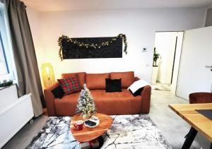 Et opholdsområde på Getaway Apartment mit Balkon - großem Doppelbett & Schlafsofa für insg 4 Pers - ruhig gelegen, ideal zum Wohlfühlen&Ankommen - Kinderbett&Hochstuhl - Messe Düsseldorf&Essen - S-Bahn