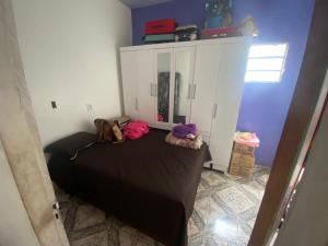 En eller flere senge i et værelse på Casa com 2 quartos, ar condicionado, Wifi, cozinha