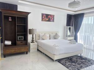 En eller flere senge i et værelse på Paradise Big Villa Samui 5 bed + 27 billeder